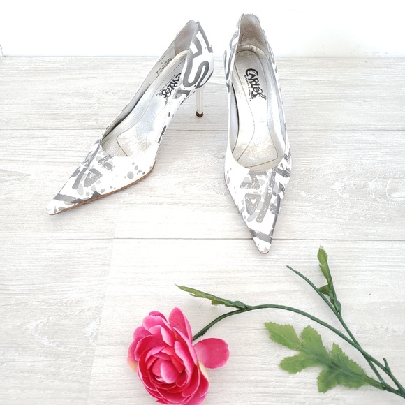Carlos Santana Abstract Print Pointy Toe Pumps - Picture 1 of 5
